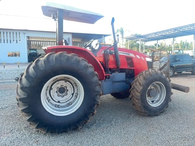 Trator Agrícola Massey Fergunisson MF 5710